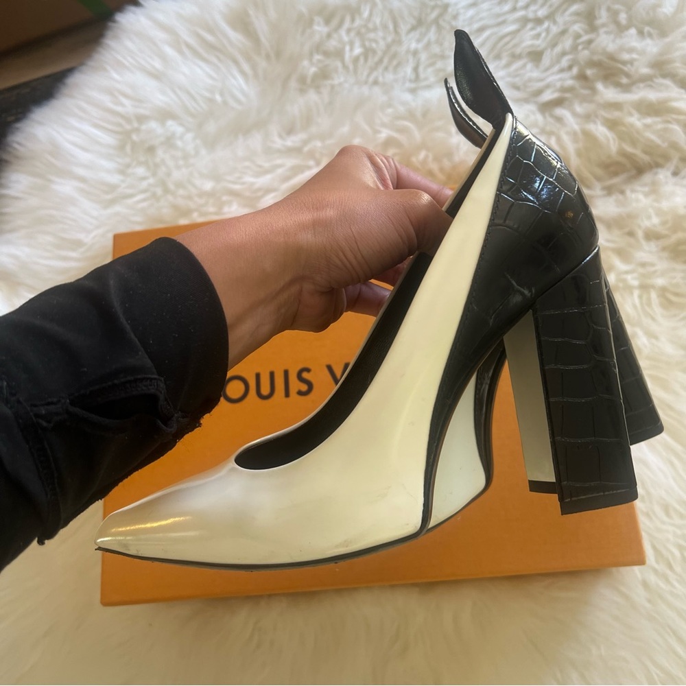 *SOLD* LOUIS VUITTON Pump Heels Wedge Leather Snake LV Print - Picture 4 of 11